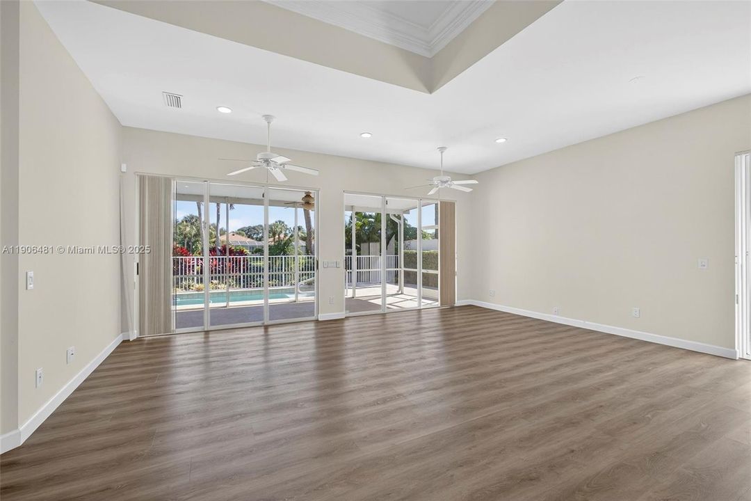 For Sale: $850,000 (3 beds, 3 baths, 2024 Square Feet)