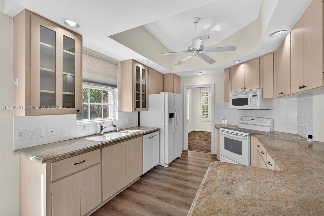 For Sale: $850,000 (3 beds, 3 baths, 2024 Square Feet)