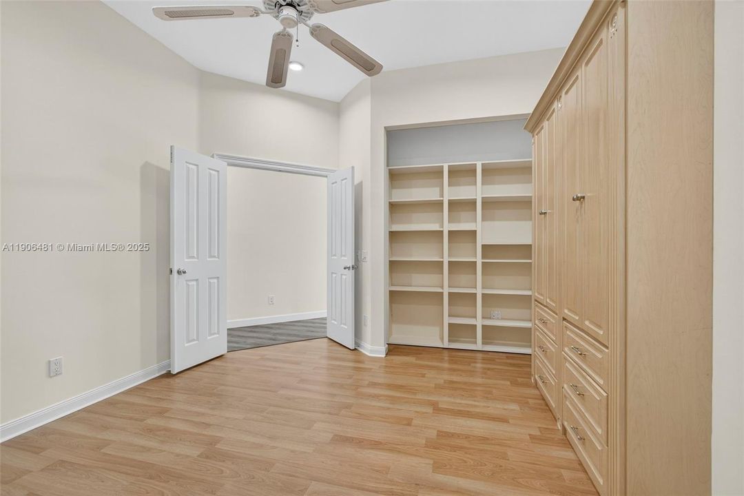 For Sale: $850,000 (3 beds, 3 baths, 2024 Square Feet)