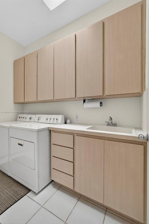 For Sale: $850,000 (3 beds, 3 baths, 2024 Square Feet)