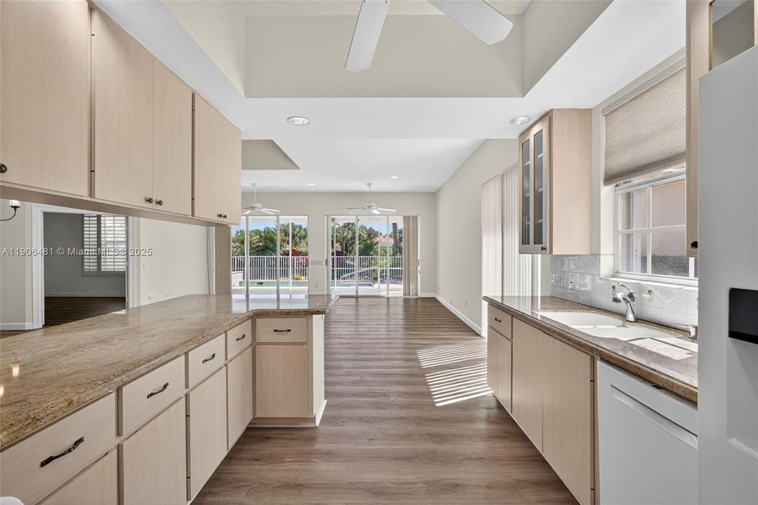 For Sale: $850,000 (3 beds, 3 baths, 2024 Square Feet)