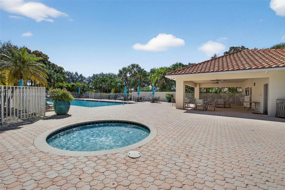 For Sale: $850,000 (3 beds, 3 baths, 2024 Square Feet)