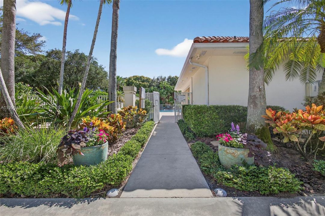 For Sale: $850,000 (3 beds, 3 baths, 2024 Square Feet)