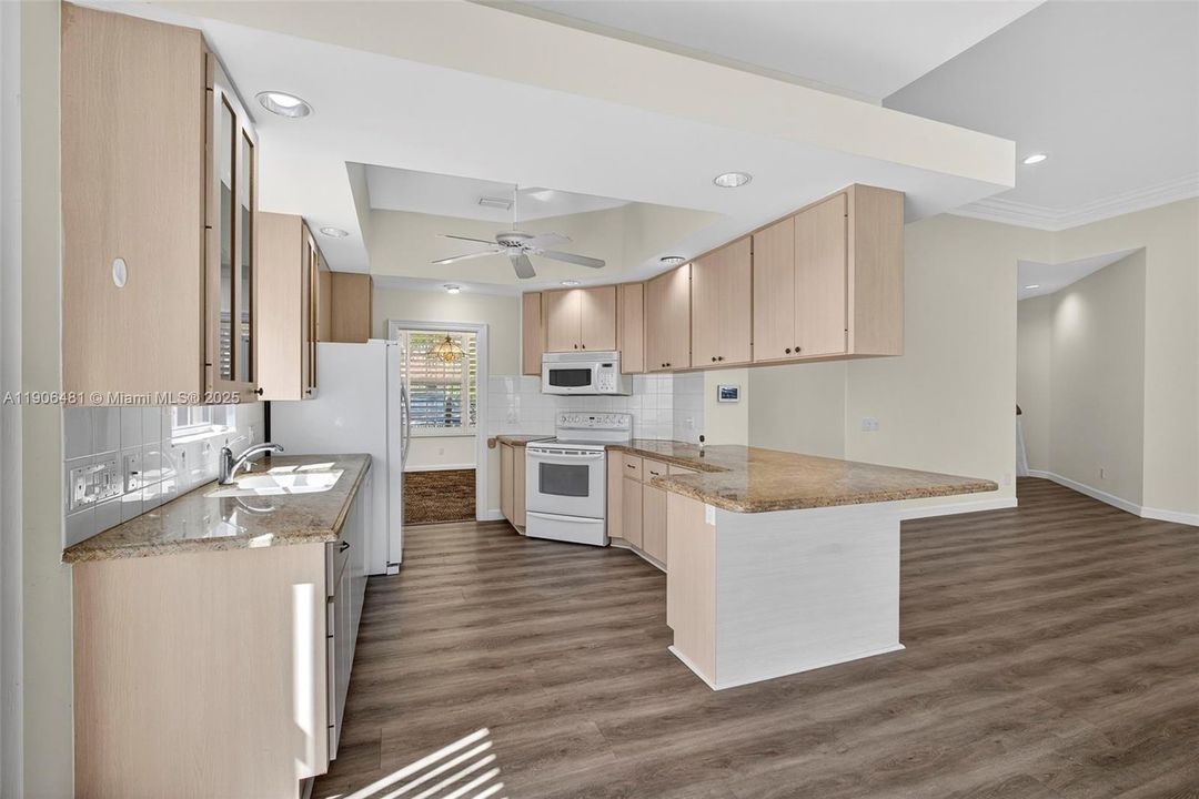 For Sale: $850,000 (3 beds, 3 baths, 2024 Square Feet)