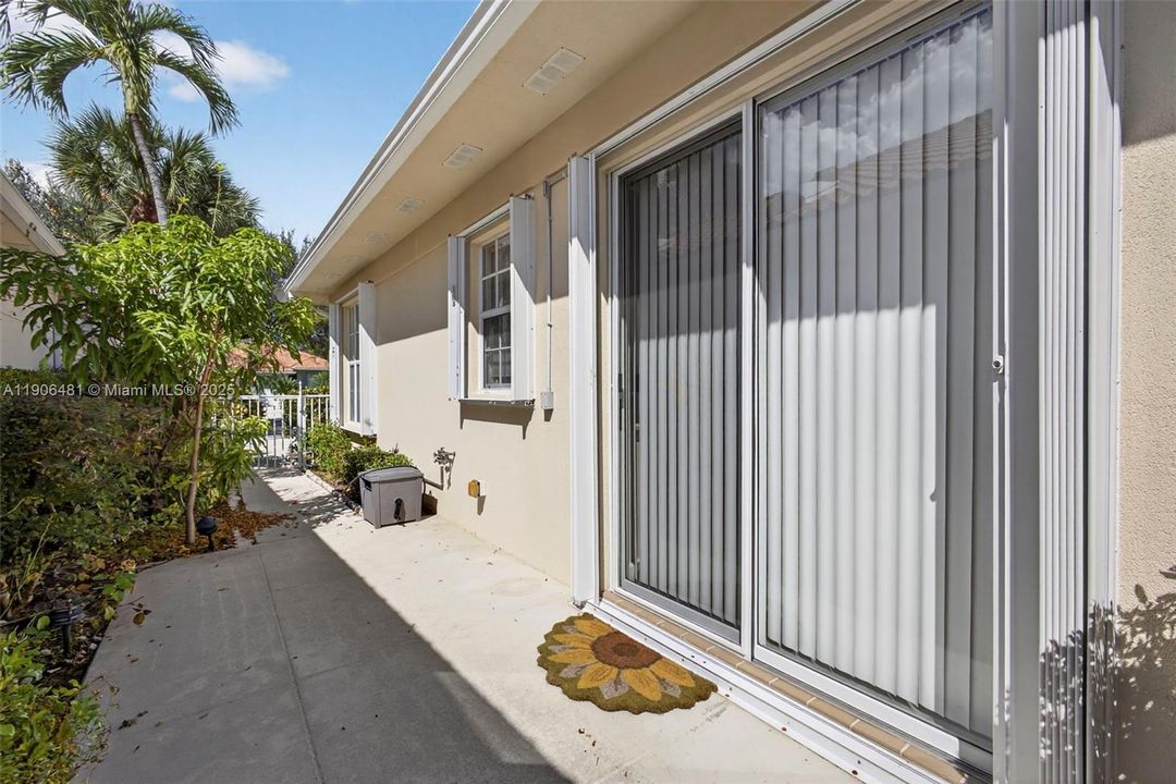 For Sale: $850,000 (3 beds, 3 baths, 2024 Square Feet)