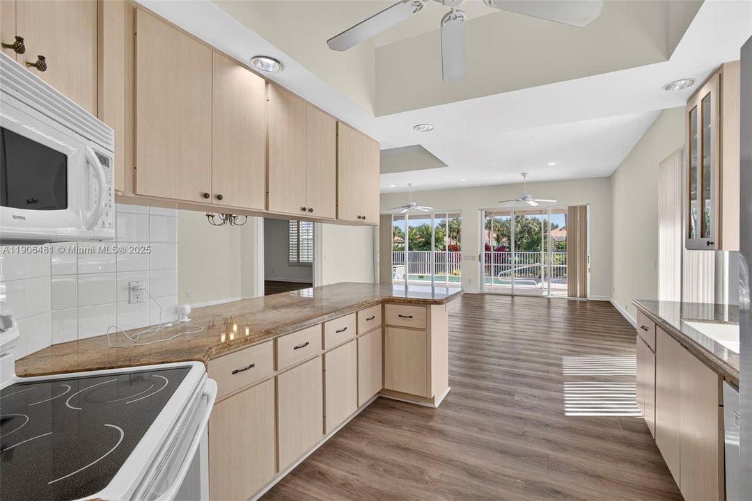 For Sale: $850,000 (3 beds, 3 baths, 2024 Square Feet)