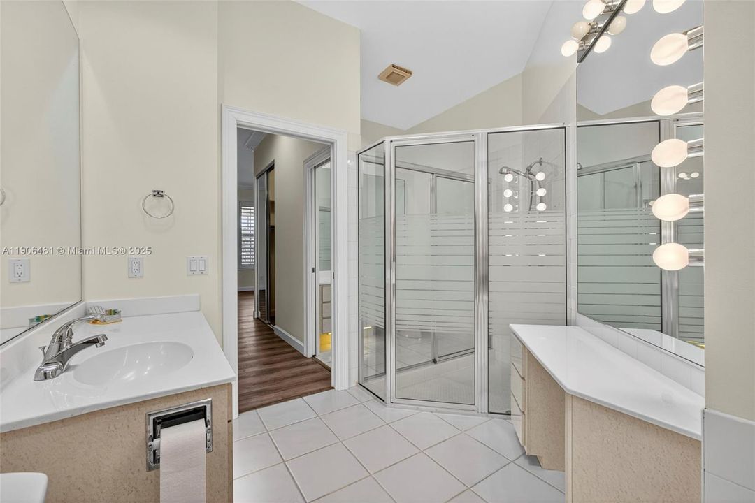 For Sale: $850,000 (3 beds, 3 baths, 2024 Square Feet)