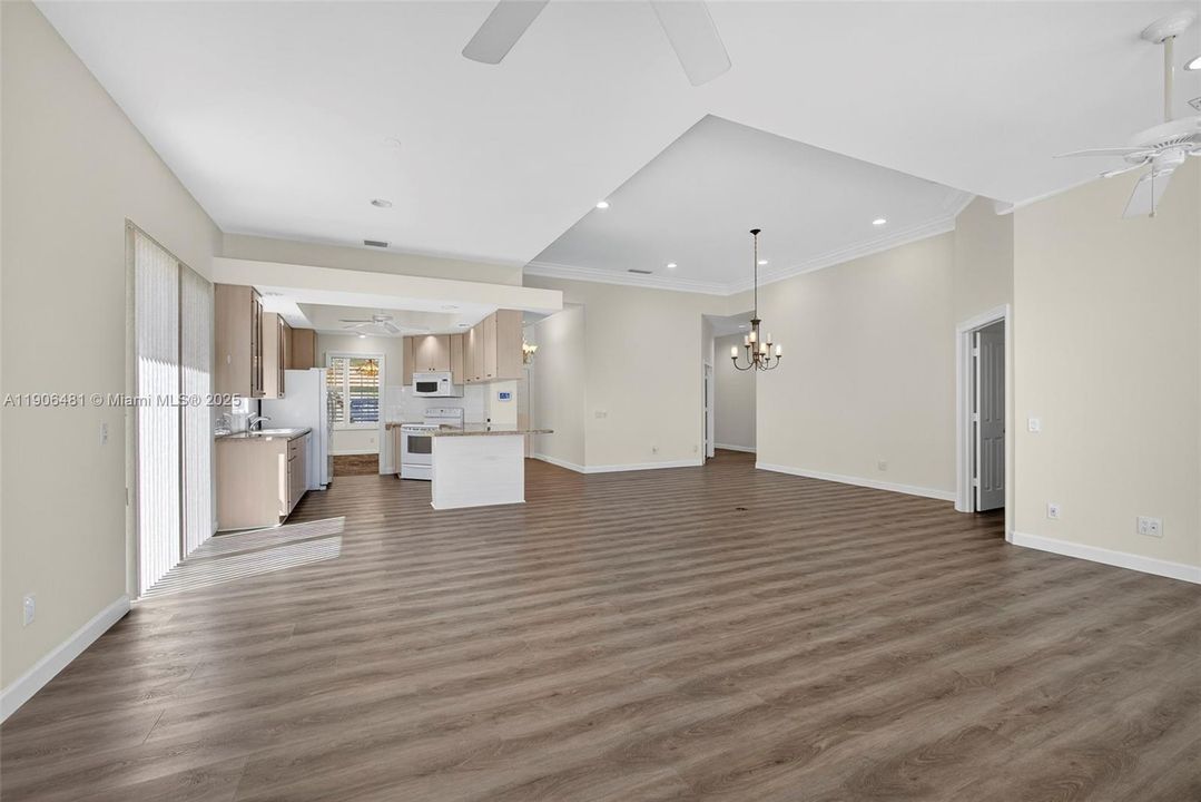 For Sale: $850,000 (3 beds, 3 baths, 2024 Square Feet)