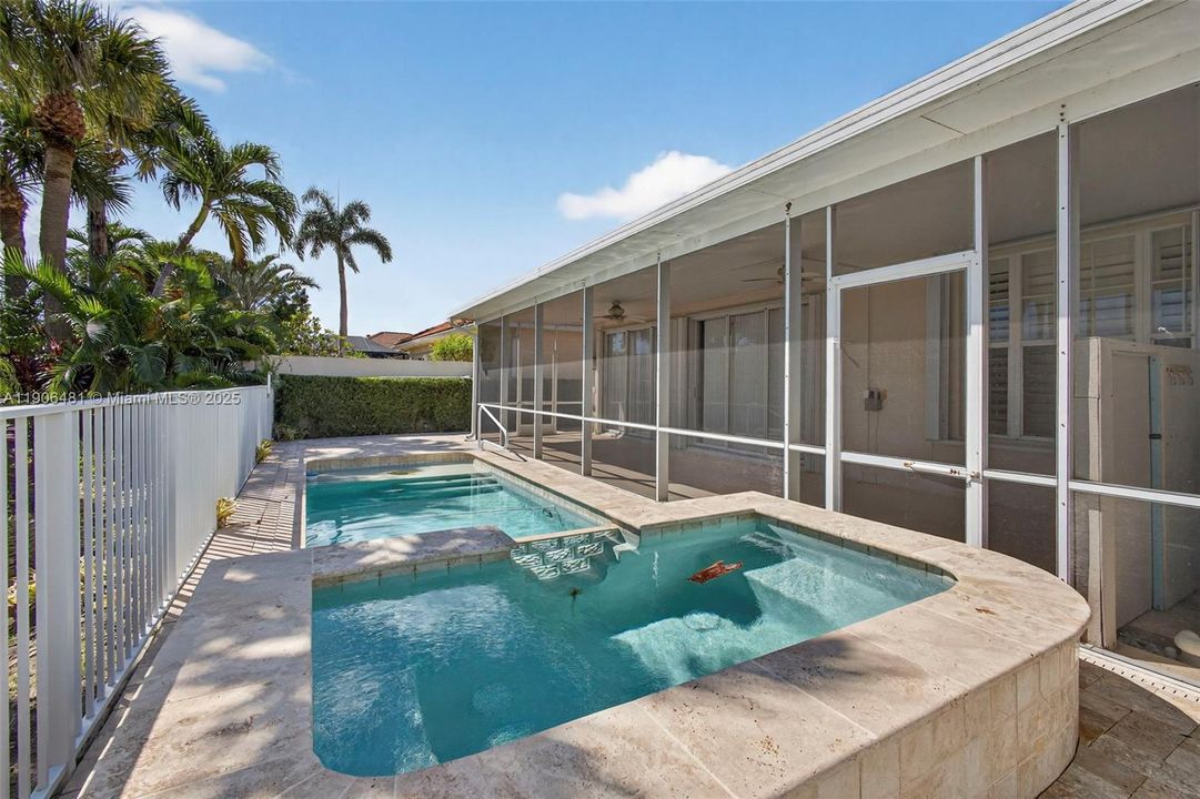 For Sale: $850,000 (3 beds, 3 baths, 2024 Square Feet)