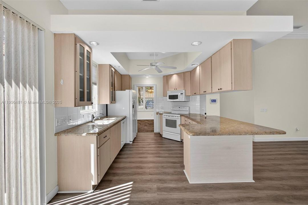 For Sale: $850,000 (3 beds, 3 baths, 2024 Square Feet)