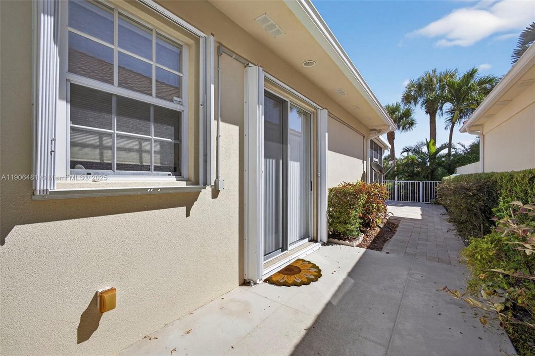 For Sale: $850,000 (3 beds, 3 baths, 2024 Square Feet)