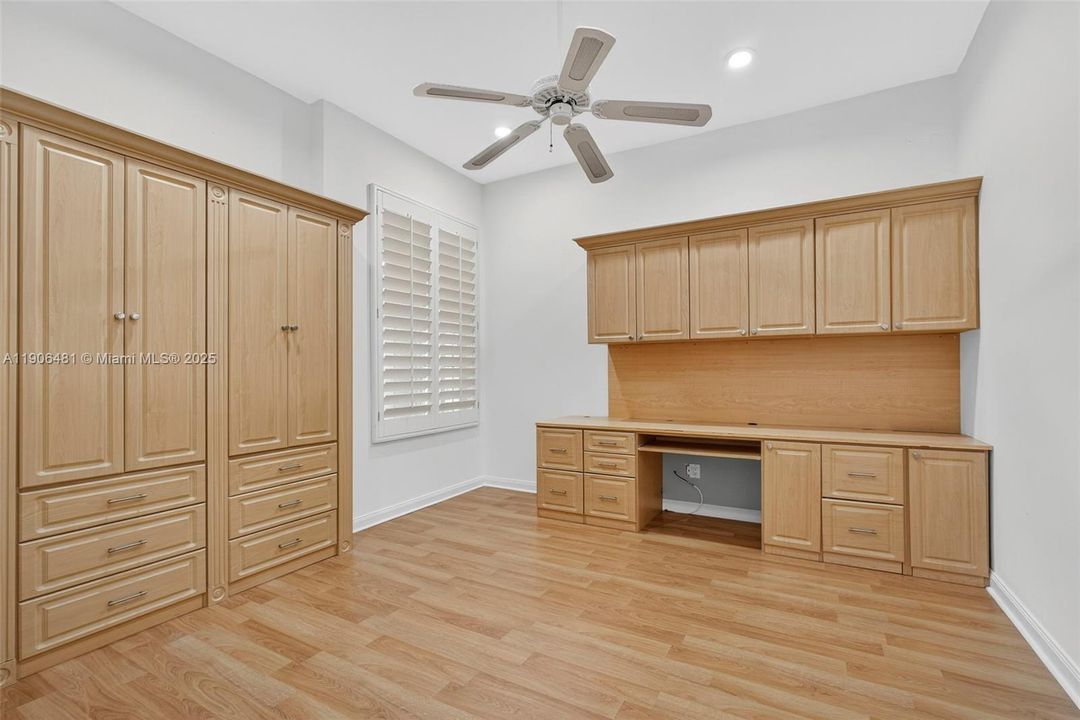 For Sale: $850,000 (3 beds, 3 baths, 2024 Square Feet)