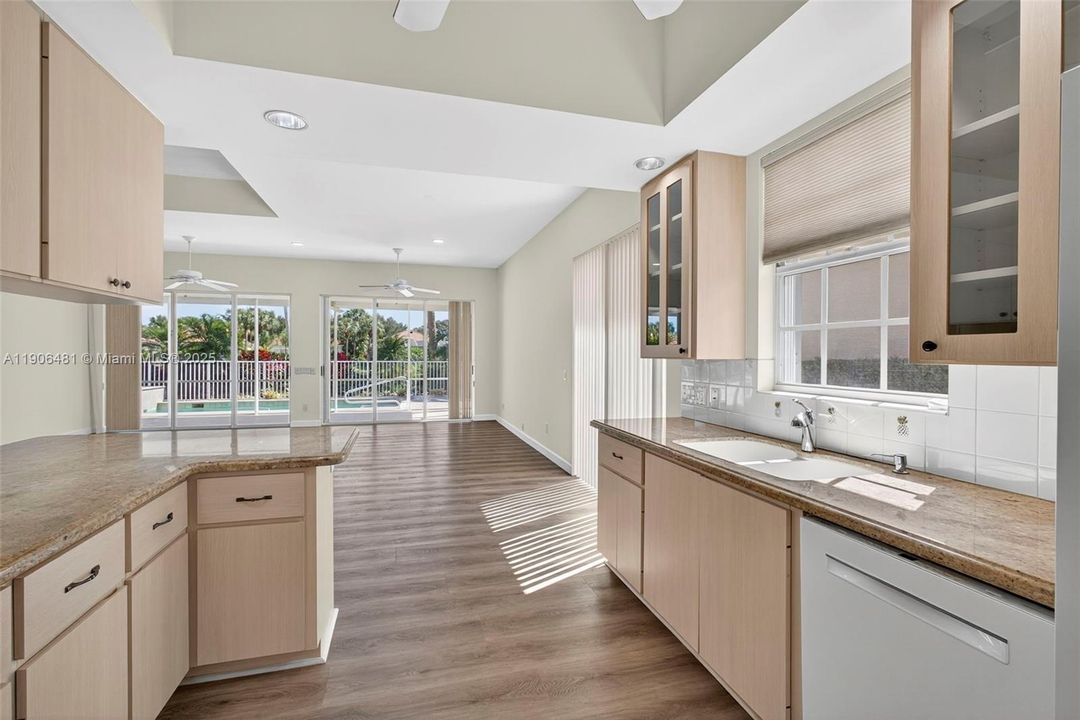 For Sale: $850,000 (3 beds, 3 baths, 2024 Square Feet)