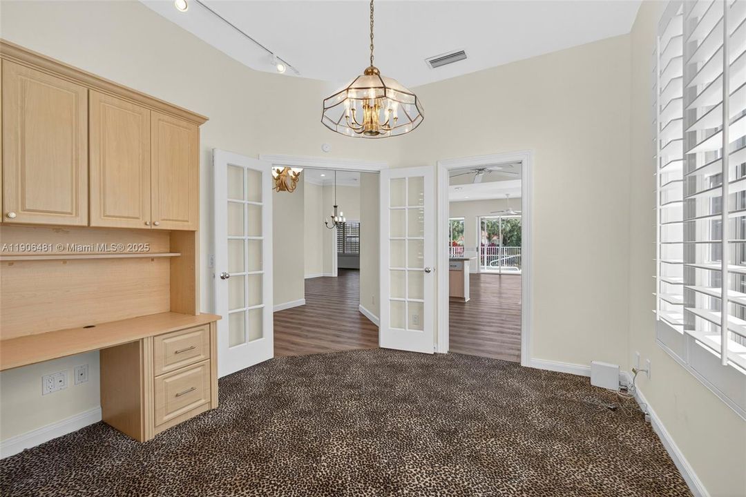 For Sale: $850,000 (3 beds, 3 baths, 2024 Square Feet)