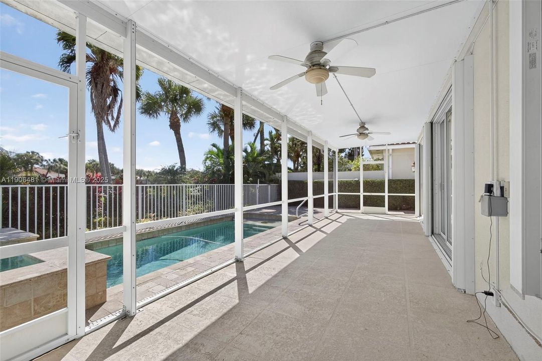 For Sale: $850,000 (3 beds, 3 baths, 2024 Square Feet)