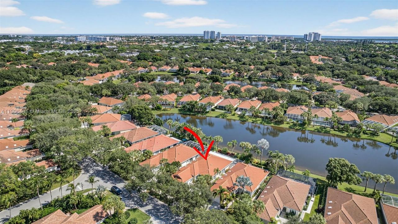 For Sale: $850,000 (3 beds, 3 baths, 2024 Square Feet)