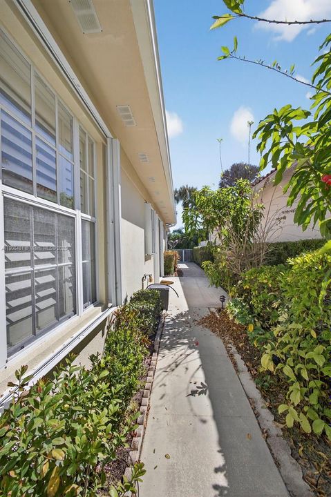 For Sale: $850,000 (3 beds, 3 baths, 2024 Square Feet)