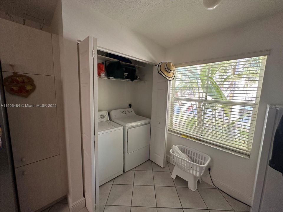 На продажу: $599,000 (3 спален, 2 ванн, 1517 Квадратных фут)