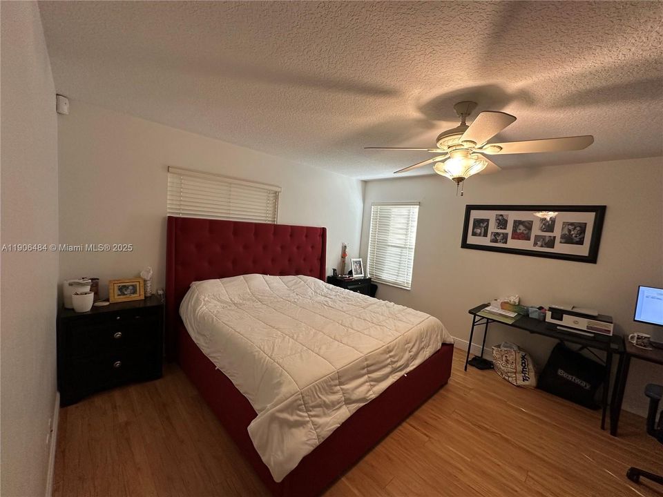 На продажу: $599,000 (3 спален, 2 ванн, 1517 Квадратных фут)