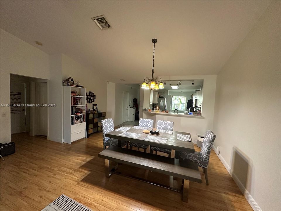 На продажу: $599,000 (3 спален, 2 ванн, 1517 Квадратных фут)