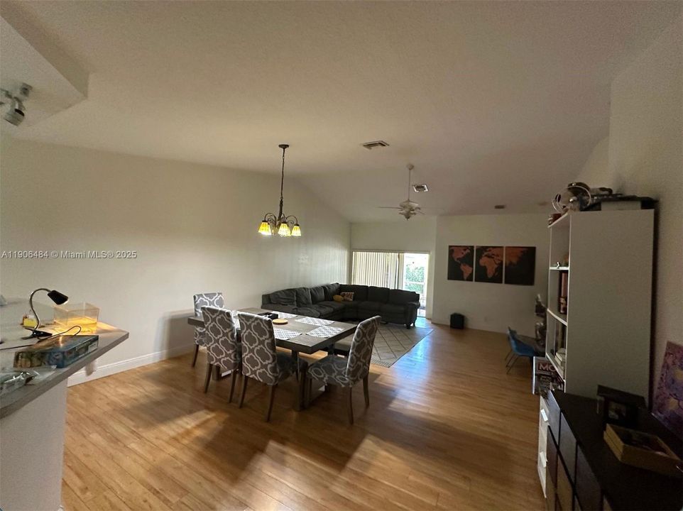 На продажу: $599,000 (3 спален, 2 ванн, 1517 Квадратных фут)