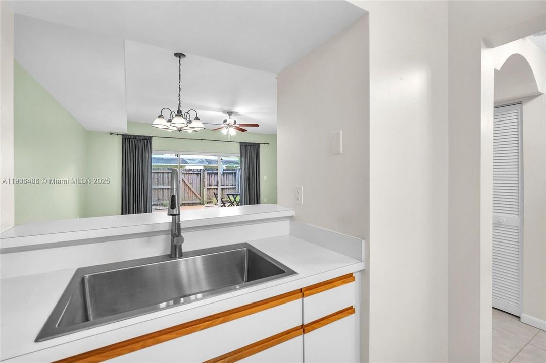 For Sale: $499,000 (3 beds, 2 baths, 1382 Square Feet)