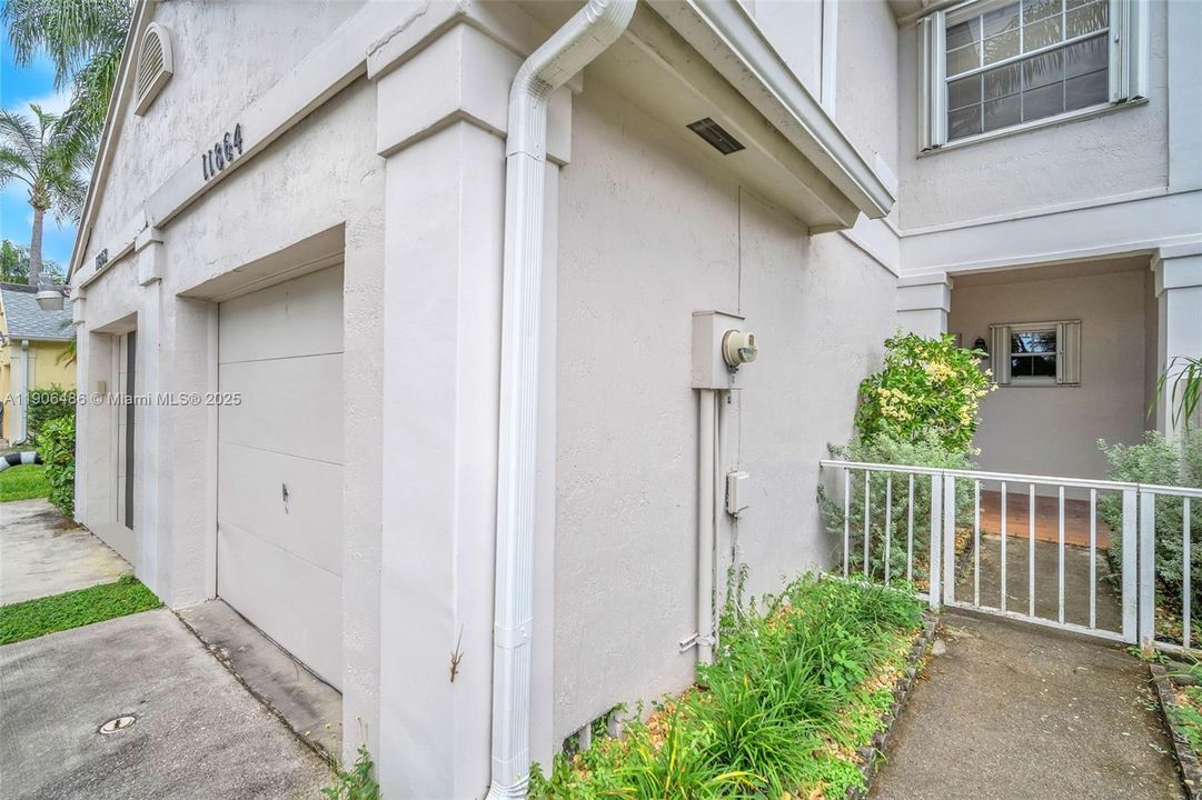 For Sale: $499,000 (3 beds, 2 baths, 1382 Square Feet)