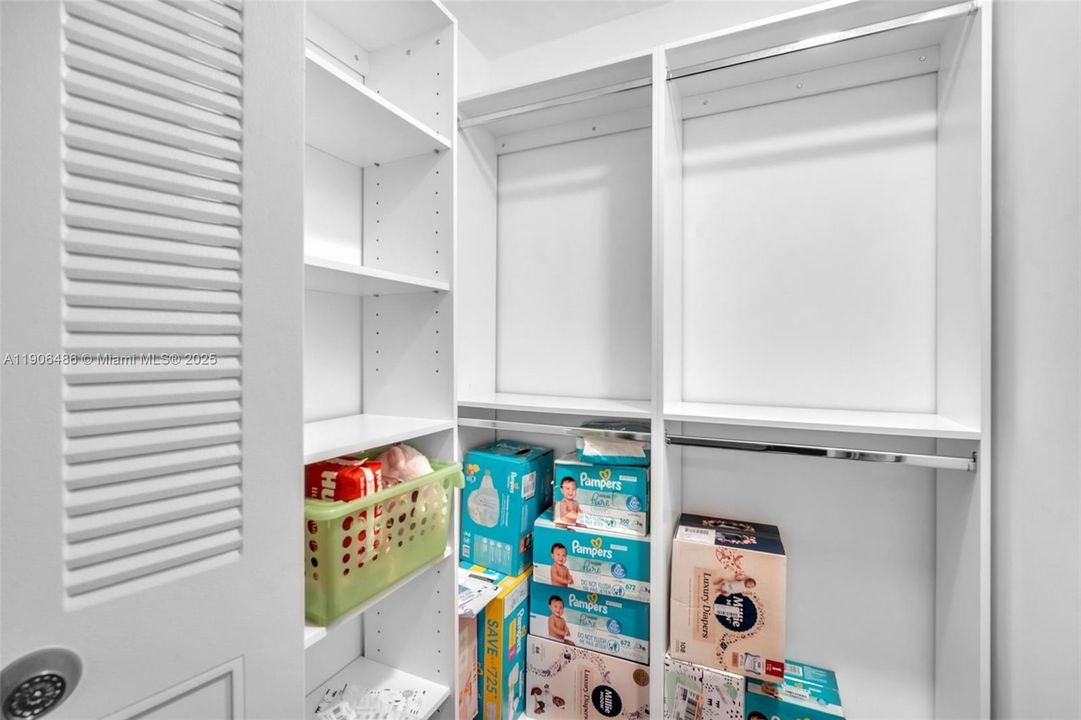 For Sale: $499,000 (3 beds, 2 baths, 1382 Square Feet)