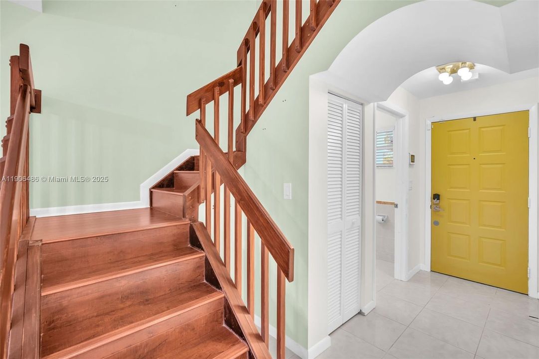 For Sale: $499,000 (3 beds, 2 baths, 1382 Square Feet)