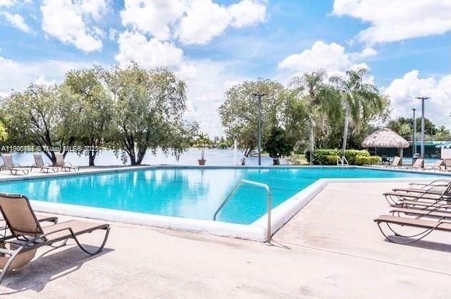 Recientemente alquilado: $2,400 (2 camas, 1 baños, 1110 Pies cuadrados)