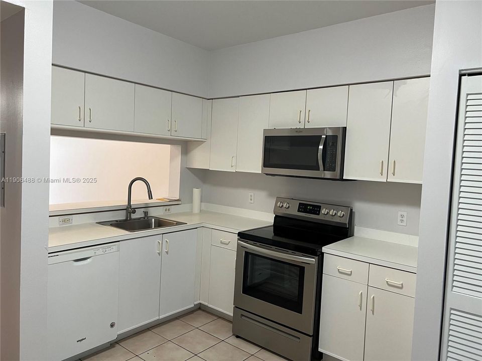 Recientemente alquilado: $2,400 (2 camas, 1 baños, 1110 Pies cuadrados)