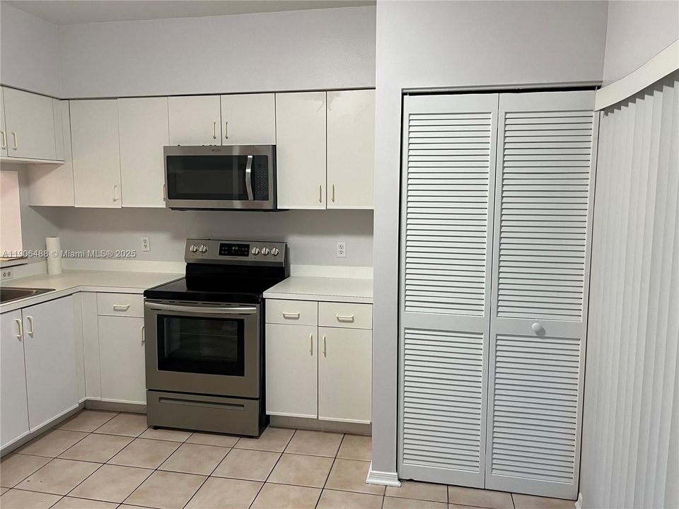 Recientemente alquilado: $2,400 (2 camas, 1 baños, 1110 Pies cuadrados)