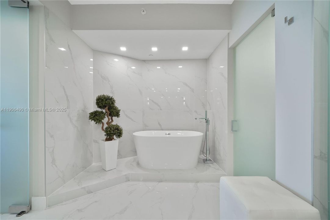 待售: $4,900,000 (3 贝兹, 3 浴室, 2040 平方英尺)