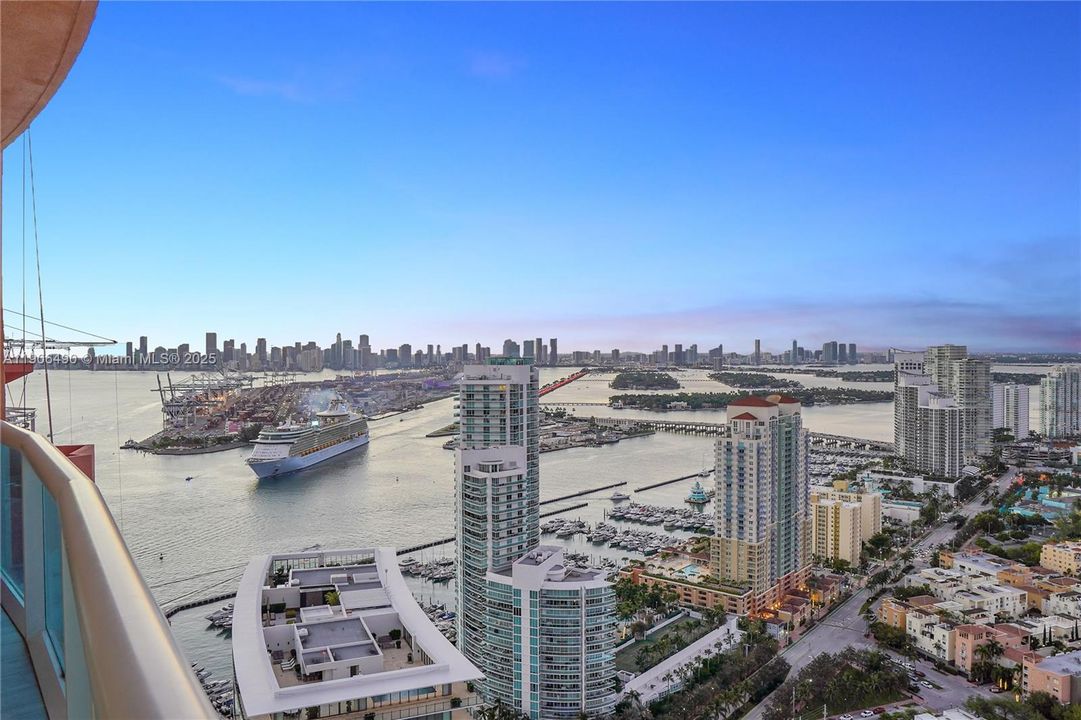 待售: $4,900,000 (3 贝兹, 3 浴室, 2040 平方英尺)