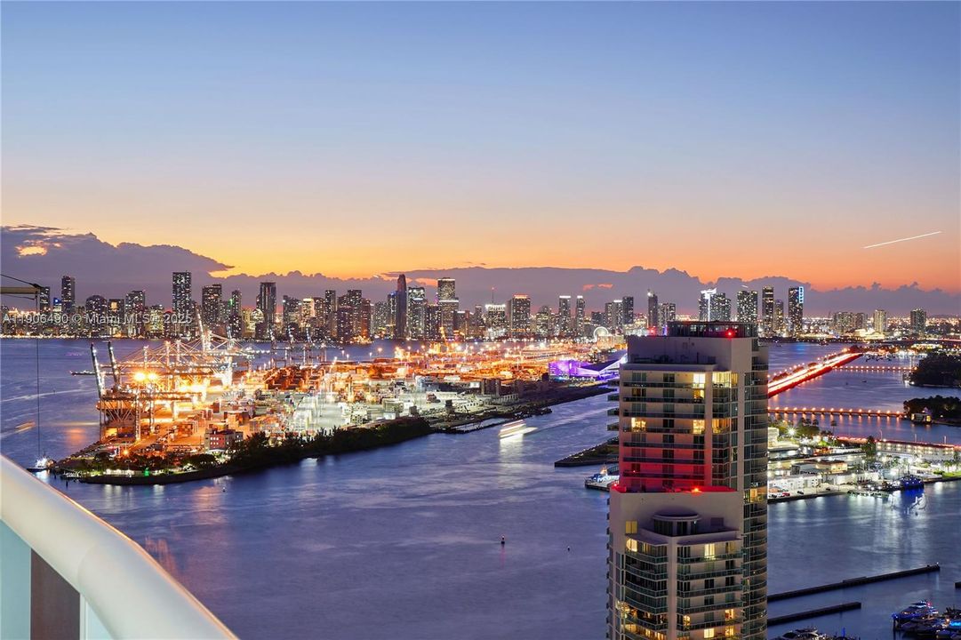 待售: $4,900,000 (3 贝兹, 3 浴室, 2040 平方英尺)