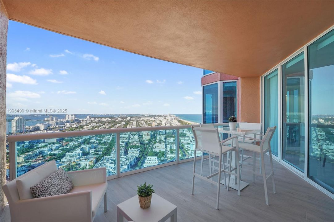 待售: $4,900,000 (3 贝兹, 3 浴室, 2040 平方英尺)