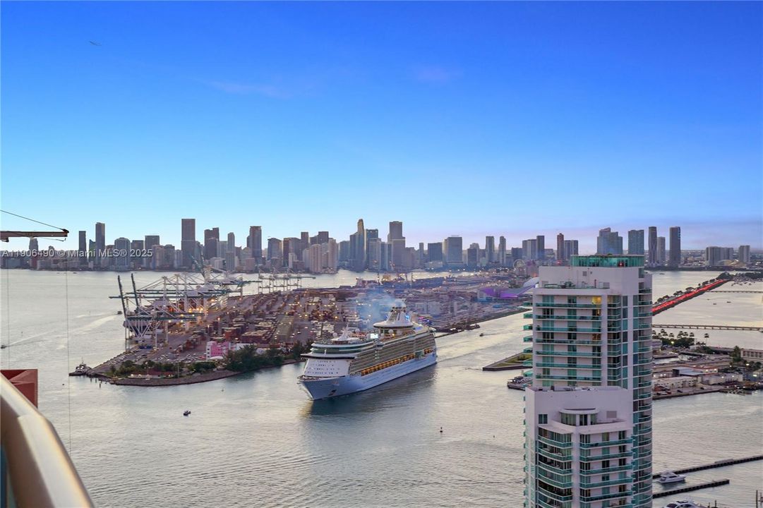 待售: $4,900,000 (3 贝兹, 3 浴室, 2040 平方英尺)