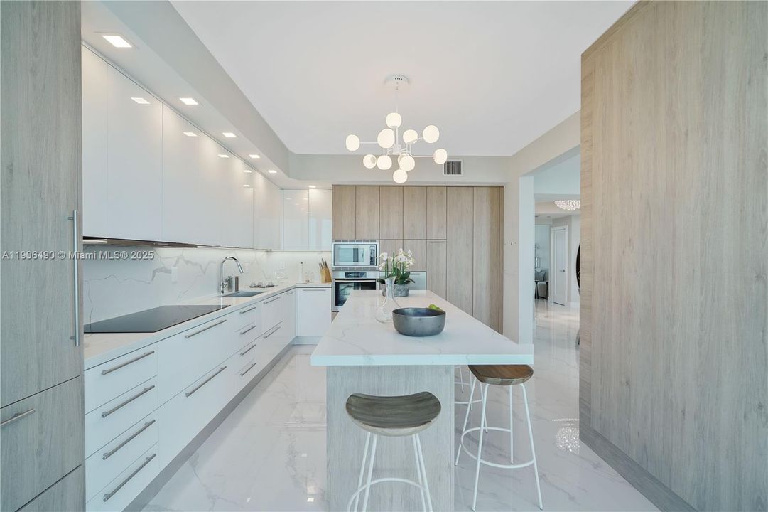 待售: $4,900,000 (3 贝兹, 3 浴室, 2040 平方英尺)