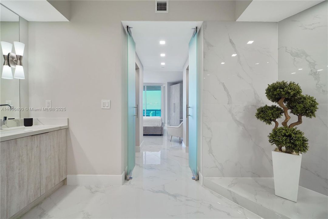 待售: $4,900,000 (3 贝兹, 3 浴室, 2040 平方英尺)