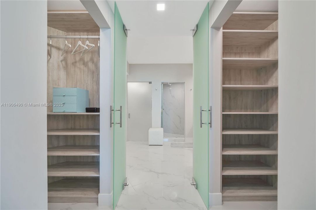 待售: $4,900,000 (3 贝兹, 3 浴室, 2040 平方英尺)