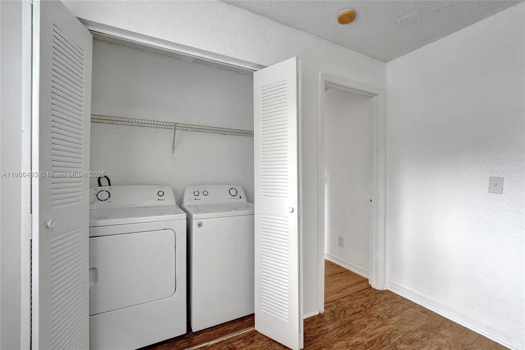 出租: $2,250 (2 贝兹, 2 浴室, 1065 平方英尺)