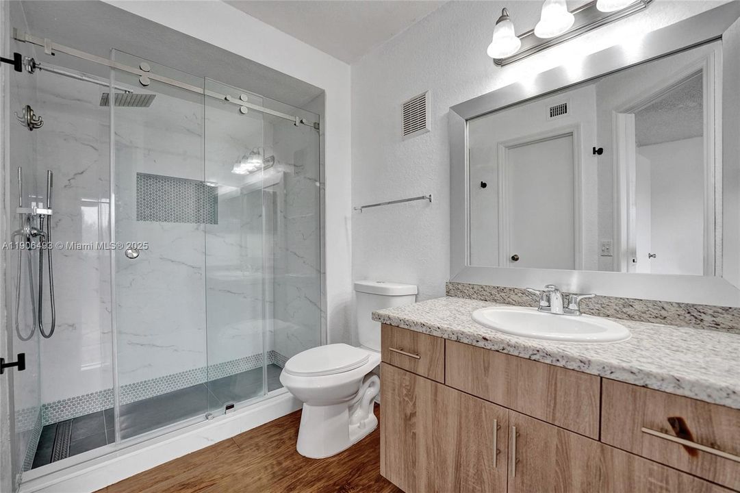 出租: $2,250 (2 贝兹, 2 浴室, 1065 平方英尺)