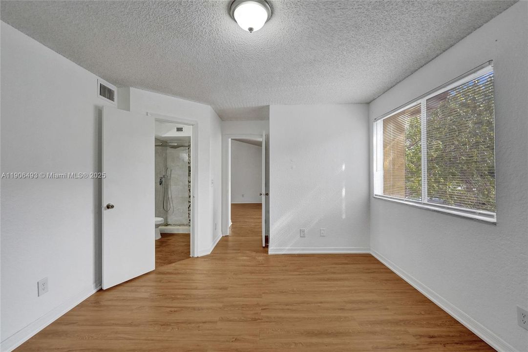 出租: $2,250 (2 贝兹, 2 浴室, 1065 平方英尺)