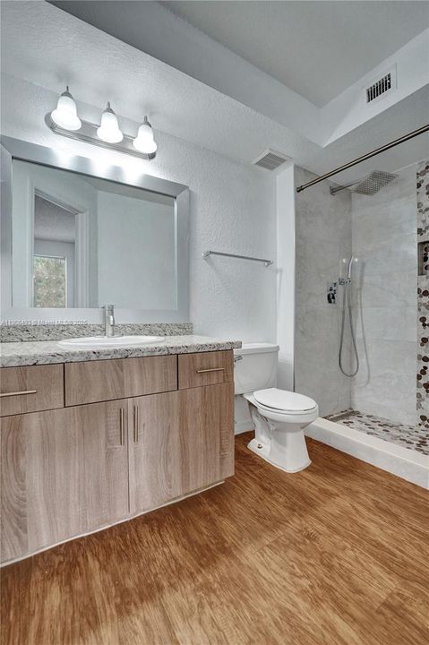 出租: $2,250 (2 贝兹, 2 浴室, 1065 平方英尺)