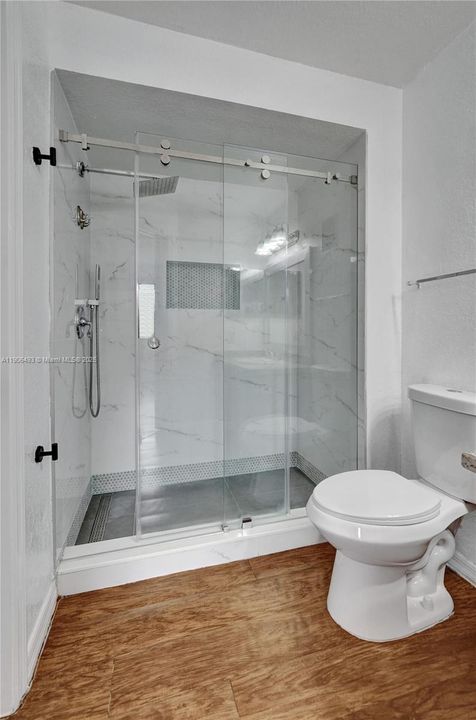 出租: $2,250 (2 贝兹, 2 浴室, 1065 平方英尺)