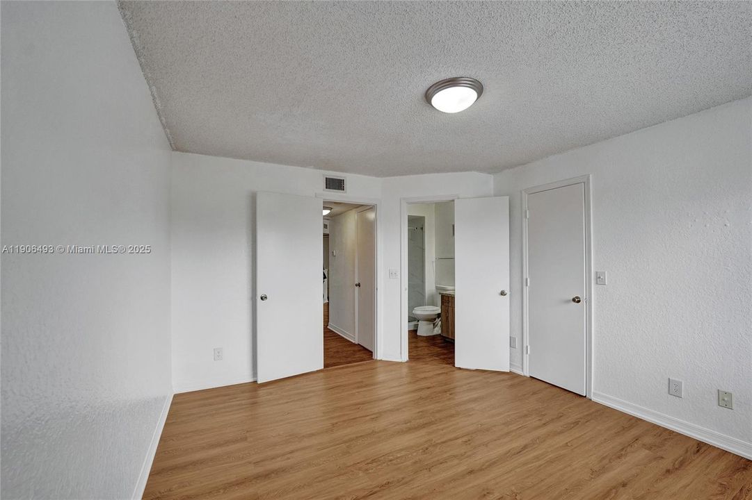 出租: $2,250 (2 贝兹, 2 浴室, 1065 平方英尺)