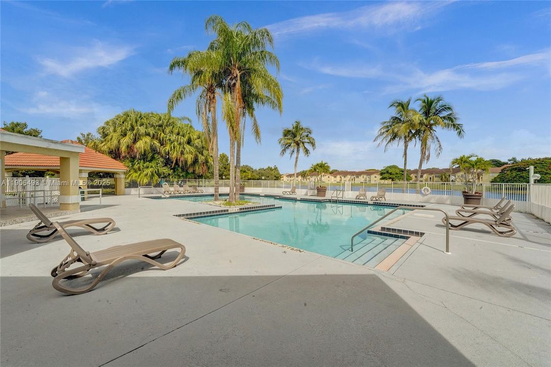 出租: $2,250 (2 贝兹, 2 浴室, 1065 平方英尺)