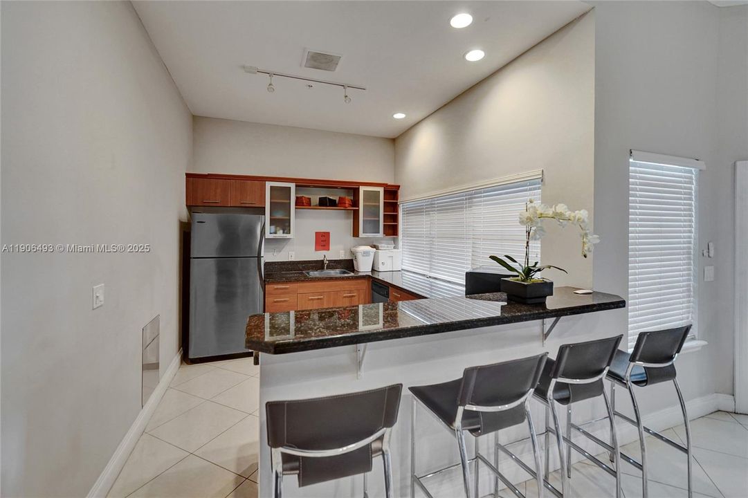 出租: $2,250 (2 贝兹, 2 浴室, 1065 平方英尺)