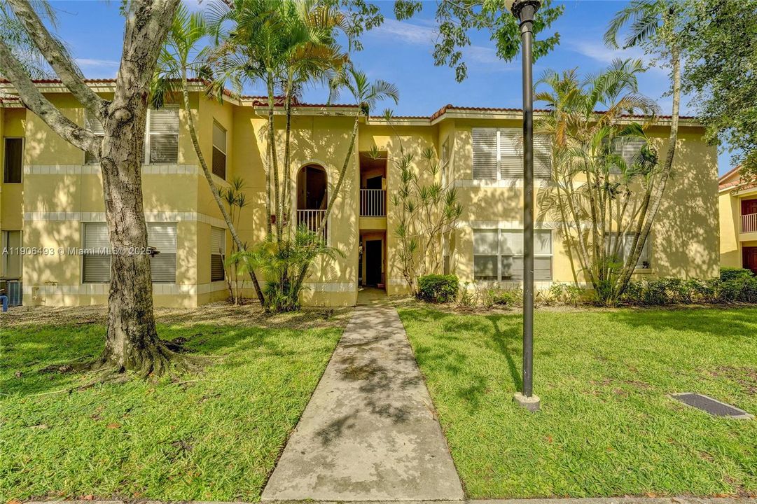 出租: $2,250 (2 贝兹, 2 浴室, 1065 平方英尺)