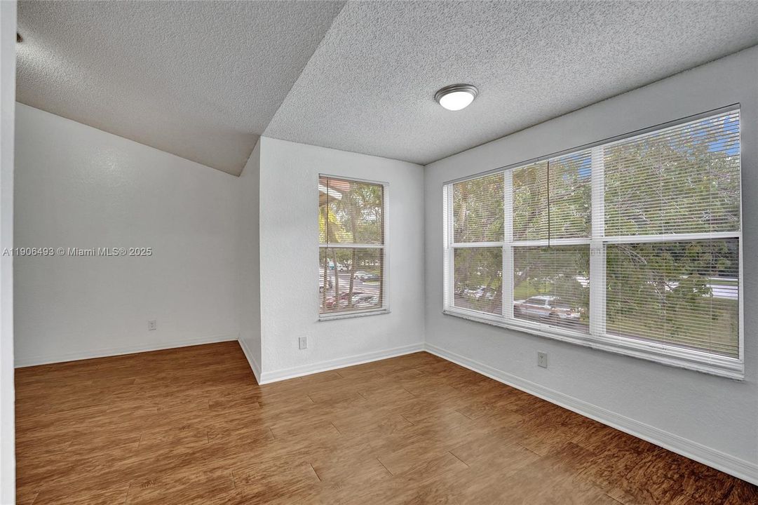 出租: $2,250 (2 贝兹, 2 浴室, 1065 平方英尺)